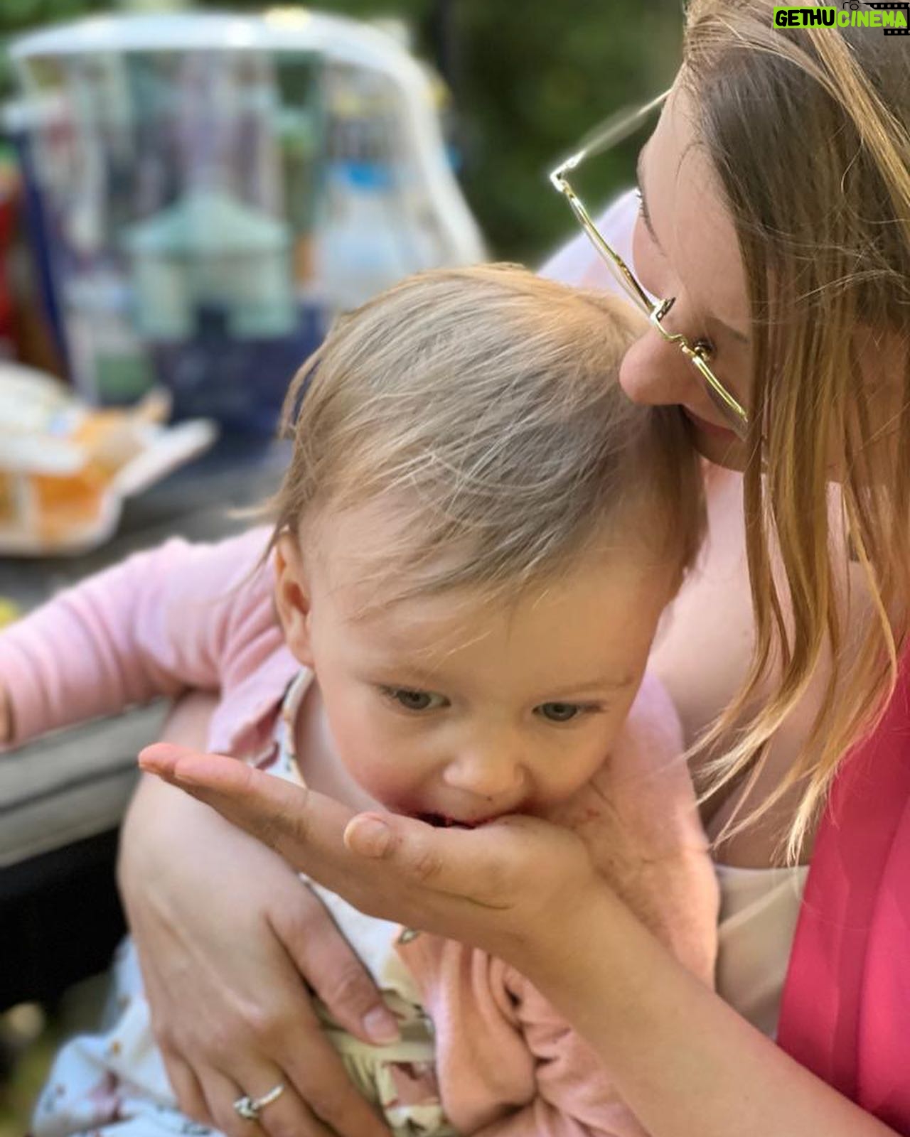 Malvína Pachlová - 489 Likes - Tak kdybyste nevěděli… tak takhle se jí lyofilizované maliny… 😂 love her… my cute monster… je to prostě láska… #mygirl #mylove #happiness #daughter #❤️