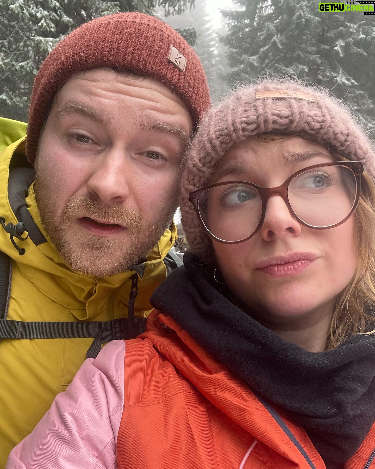 Malvína Pachlová - 642 Likes - Děkuju moc. Bylo to fakt skvělý sice jsme si nezalyžovali, ale aspoň procházka byla… Trochu jsme si mákli, ale taky leželi a koukali na pohádky. Wellness dáme příště. Vlastně za mne ideální výlet a ke všemu v mé milované Rokytnici nad Jizerou… musíme takovýhle výlety podnikat častěji. @milanligac #famillytime #together #mountains #trip #enolanasnehu
