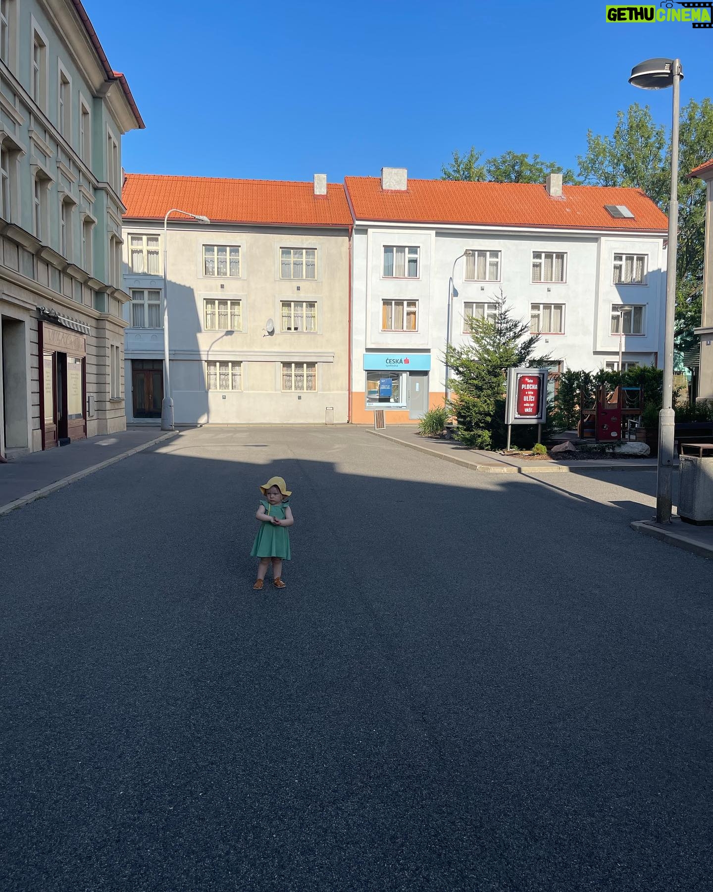 Malvína Pachlová - 741 Likes - Nikde… nikdo… no tak hurá na prázdniny… ❤️ #ulice #serial # @uliceserial #enola #pruzkumnice #poprazdninachcau
