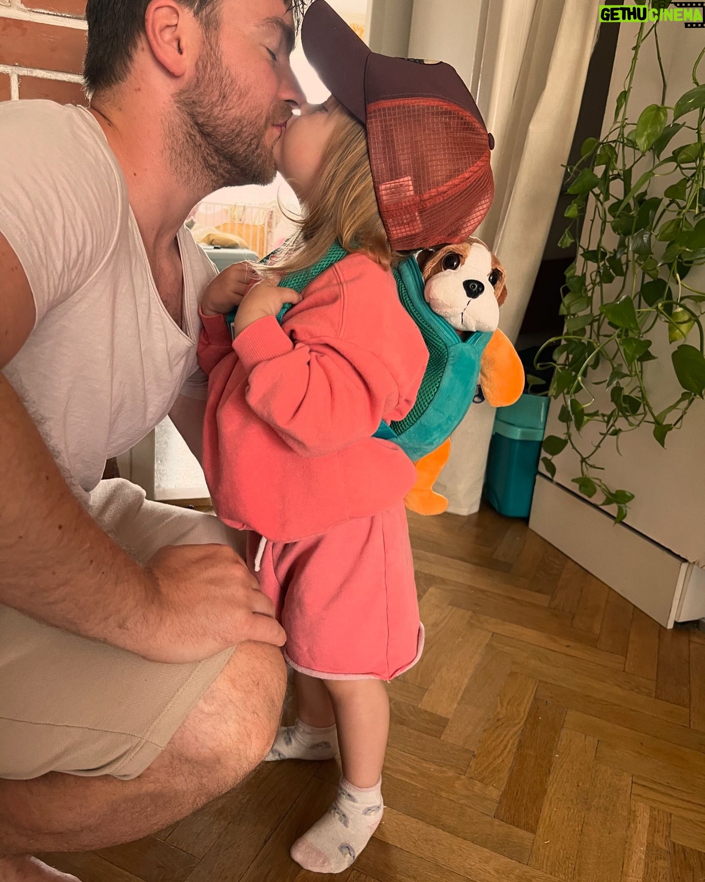 Malvína Pachlová - 481 Likes - Krásný den otců… všechno to nějak rychle utíká ❤️ děkuju, že mám vedle sebe dva takové otce… Milan se tomu mému začíná nějak podobat… 😂😂😂 asi jsou spolu často na doutníku na zahradě… #fathersday #denotcu #love #family @milanligac