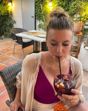 Malvína Pachlová Instagram - Když ono to vzpomínání na tu dovolenou je prostě boží… budu si to sem odkládat s prodloužím si tím prázdniny… jo? Neva? Děkujuuu #vacation #mallorca #travel #sangria