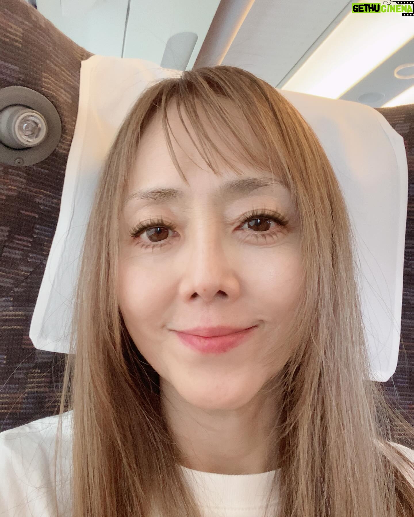 Mami Kumagai - 5.1K Likes - 前髪作ってみた。
切ったの久しぶり。
昨夜見たインスタのキャバ嬢のララちゃんが可愛すぎて切りたくなり。笑
近からず近からず。
気分転換しました。
しっかしアプリは盛ってくれます。
誤解するよね。自分。笑
あと少しで今年も半分。
たのしくいきましよ
東京行ってきます
今日はダウンタウンデラックスに出まーす
#熊谷真実
#ダウンタウンデラックス
#本日出演
#前髪切ったよ
#新鮮