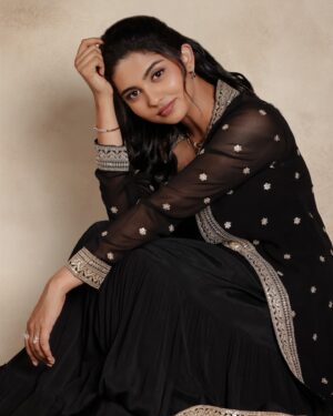 Mamitha Baiju Instagram - 🖤✨
Jewellery: @glowjewelsonline 
Outfit: @kyfa_by_kay 
Styled by: @ruchi.munoth 
HMU: @essy_zote 
Photographer: @kiransaphotography