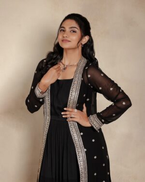 Mamitha Baiju Instagram - 🖤✨
Jewellery: @glowjewelsonline 
Outfit: @kyfa_by_kay 
Styled by: @ruchi.munoth 
HMU: @essy_zote 
Photographer: @kiransaphotography
