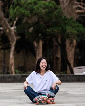 Man-Ting Chiao Instagram - _
龍年依舊擁有最愛的家人🐲🧧✨
我愛的人身體健康我自己也要健康🫣

我的除夕夜、初一都跟家人大吃大喝
牌桌上依舊牌品很好的六親不認（賭性堅強

初一凌晨開始上吐下瀉到隔天早上
送了趟急診保留了我的小命確診為急性腸胃炎🙏🏻

真的不要了⋯⋯⋯

龍年開始我要進行養身計畫
不想再在 失去的時候才懂得珍惜了

祝大家龍健康茁壯🧧🍀✨

養身去 晚安💤

#newyear 
#mood
#99🫧