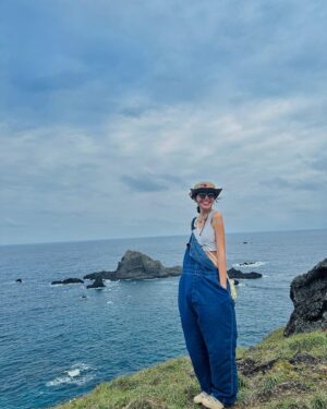 Man-Ting Chiao Instagram - 我喜歡
你用盡全力盛開的樣子，即便帶著刺。

#ootd 
#mood