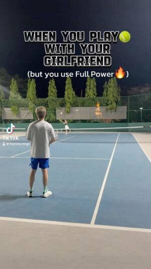 Manapat Techakumphu Instagram - When you play tennis VS your girlfriend 
Be like… 🎾🎾🎾