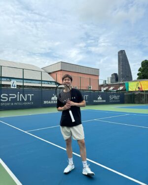 Manapat Techakumphu Instagram - HBD TO ME 
Turn to number 3 already 😉
Thanks for the New Racket from @yeepunb 🎾 
#bbonneanniversaire