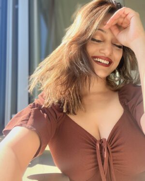 Manasi Naik Instagram - The Topic and The Top Pick 🤎🤩