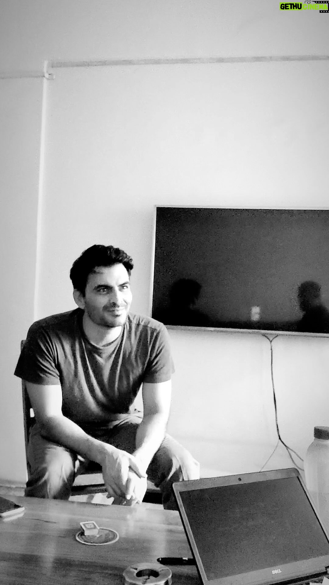Manav Kaul - 14.2K Likes - Ajeeb daastaan की preparation का एक विडियो मिला है… कबीर का किरदार यहाँ वहाँ बिखरा हुआ था जिसे समेटने की कोशिश चल रही थी। ❤️❤️❤️