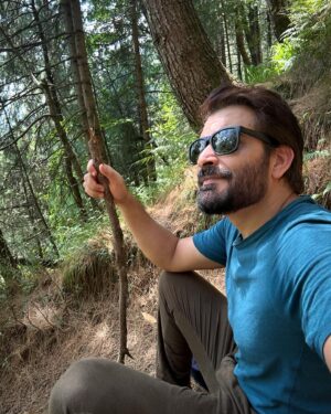 Manav Kaul Instagram - बारिश के बाद का धुला हुआ हरा जंगल😊 
भालू 🐻 के आ जाने के डर को अगर छोड़ दें तो इस जंगल में खो जाने का मन करता है। ♥️
@banjaraexperiences #sojha #solotravel