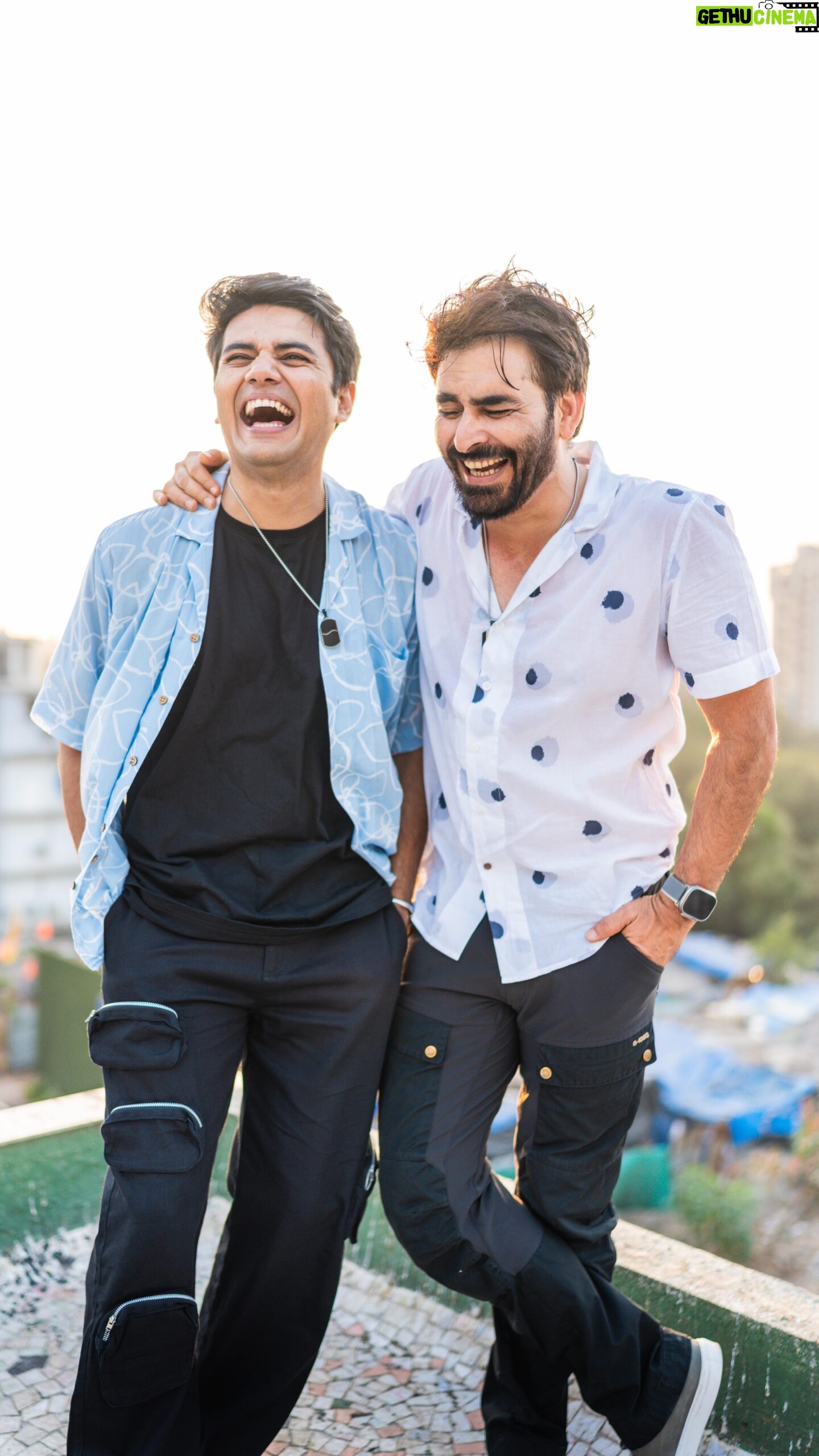 Manav Kaul - 21.9K Likes - ‘Hosanna ‘
By @manavkaul @joshi_sunkalp
Shot by @abhinav.vishwakarma_
Choreography @adiyerrr
Styled by @jennet_david_william
Shirt @the.rewaayat
Accessories @salty.alpha
Location @_moonshinestudios
#hosanna #bollywood