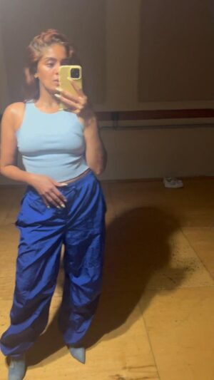 Mandeep Dhillon Instagram - 13 days till you get to dance your booty’s off too. 
🍑🍑🍑🍑🍑

ROLL IT UP : Pre-Save link in my Bio

#rollitup #debutsingle #mandeep