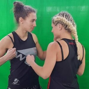 Mandy Böhm Instagram - 🤍💣These Memories 🧨🖤
#tbt 2016 a explosiv title shot with this amazing warrior @heleneundomiel . 
Wollt ihr Ausschnitte sehen ?