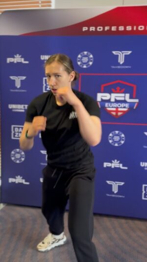 Mandy Böhm Instagram - The grind never stops ! 

In meinem Kopf bereite ich mich auf die 10 Runden vor und ich bin jetzt schon ready. 
Dieses Jahr will ich noch mindestens 3x Boxen 🥊 ich nehme mit was kommt gegen jede die will ! 

#Boxen #Boxing #Gelsenkirchen #Deutschland #mma #monster #monsteracademy #boomboomböhm
