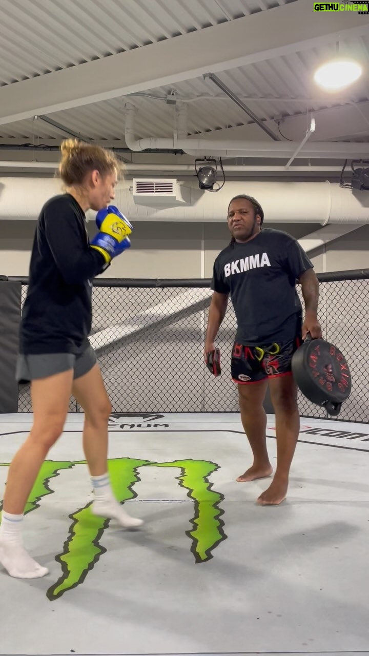 Mandy Böhm - 1.4K Likes - Hard work and dedication !
Egal was ich in meinem Leben mache, immer mit voller Hingabe, Leidenschaft und Liebe 🦾🤍🥋
Was ist euer Rezept um durchzuhalten?
Welche Zutat lässt euch an harten Tagen nicht den Kopf in den Sand stecken ?