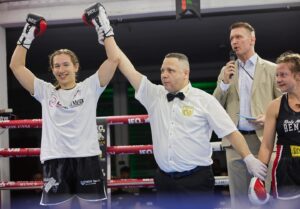 Mandy Böhm Instagram - P R O  B O X I N G 
🥊 3 - 0 - 0 🥊
Job done up to the next ! 

 Thanks to my Team @ugro.boxteam and my Sponsors @msm_security_service_gmbh | @benleeboxinggermany | @derewagmbh 

📸 @marygoldau
