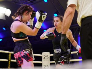 Mandy Böhm Instagram - NÄCHSTEN MONAT FLIEGEN DIE FETZEN 🥊✍️
Fight news soon….