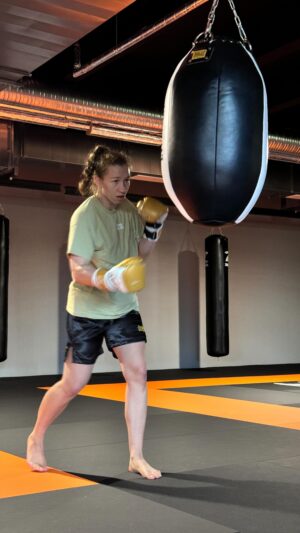 Mandy Böhm Instagram - Daily Grind ! 
🥊📅📍 31.05 Oberhausen 
4-0-0 

#Boxen #Boxing #MonsterAcademy
