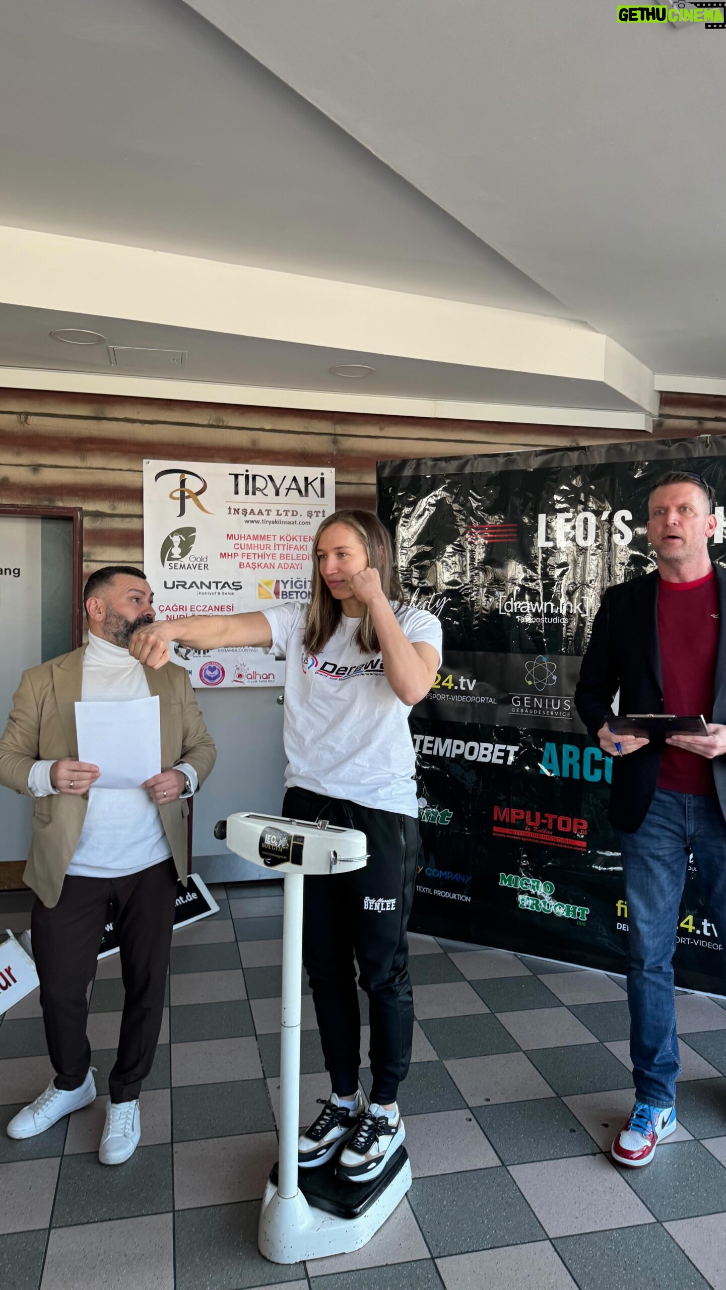 Mandy Böhm - 1.2K Likes - 🥩62kg on POINT ⚖️
TOMORROW WE GO TO WAR
🧟♀️ 🖤 3-0-0 🥊🧟♀️
Wer ist alles Team MONSTER !?