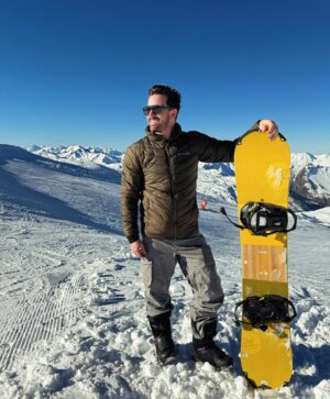 Mané de la Parra Instagram - A gozar que al fin de cuentas lo único que te llevarás serán momentos recuerdos y experiencias !! #travel #viaja #smile #snowboarding