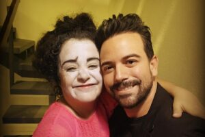 Mané de la Parra Instagram - Entrar al universo de @the.silence.of.sound es como estar adentro de la película fantasía en donde las notas se vuelven colores y luces mientras toda la orquesta cobra vida! Que regalo nos dan @chulatheclown @alondradlp @orquestamineria al dejarnos entrar a su mundo donde sobran las palabras ! Sin duda este espectáculo es una de las más bonitas experiencias que he tenido porque me recuerdan lo bonito que es sentir y el privilegio de estar vivo.  Por más que la veo no no salir emocionado,lloroso y sonriente.
De verdad no se lo pierdan si algún día pueden verlo. #viviresincreíble foto por @fo_turco