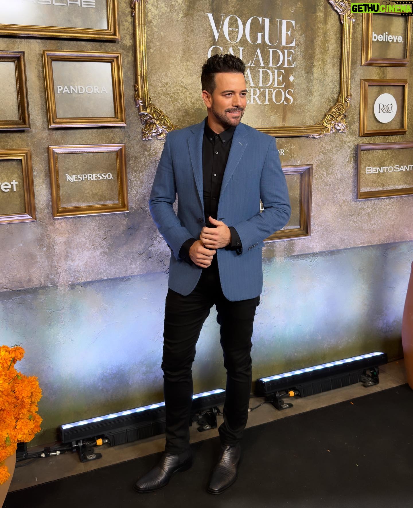 Mané de la Parra - 2.5K Likes - Foto dump de Gala de día de muertos @voguemexico
#style #smile #vogue #fashion 📸 @lidereslatinosmx @karlamartinezdesalas #galavogue
