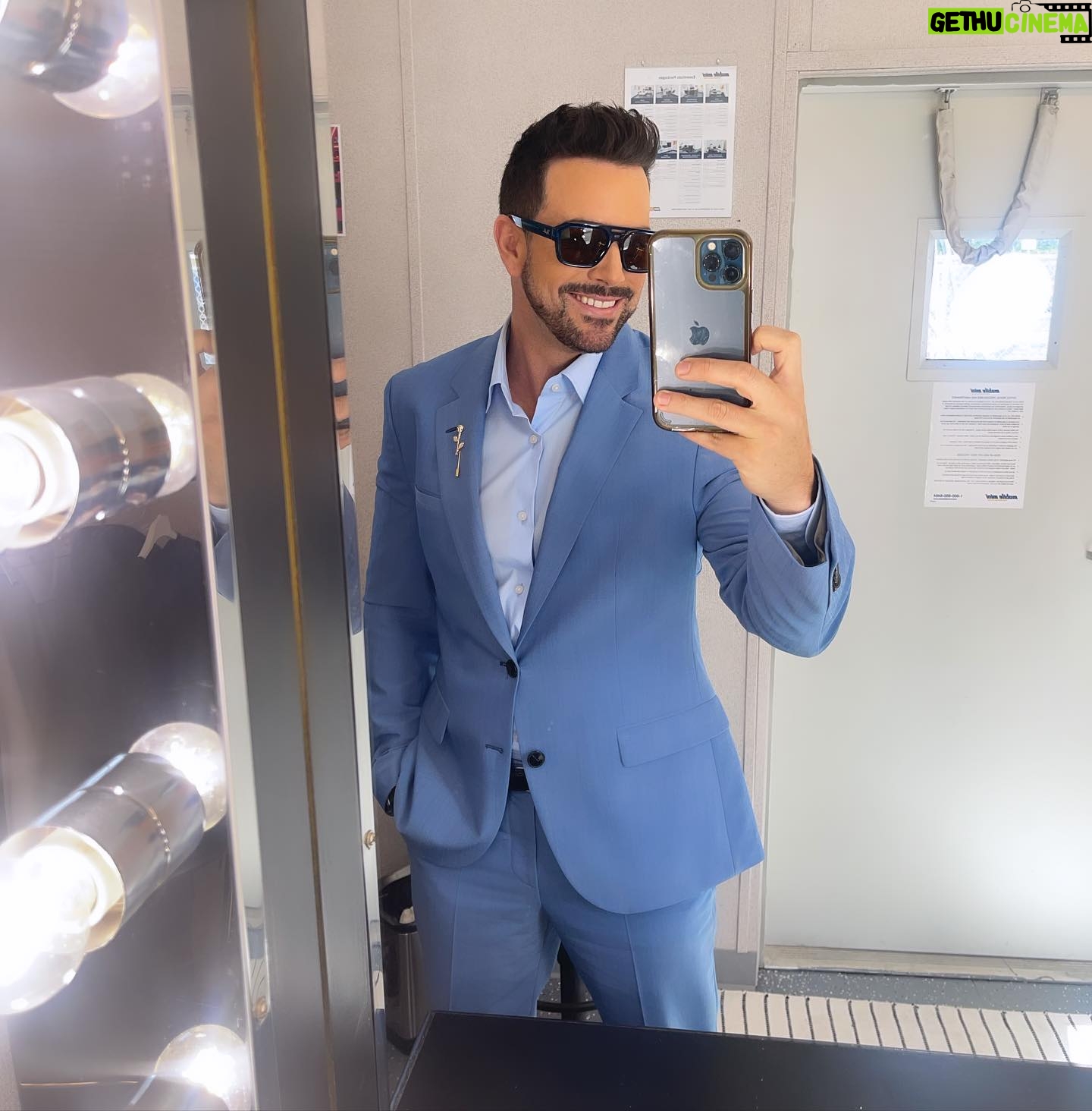 Mané de la Parra - 3K Likes - Una gala donde nos tocó bailar y volar como todo un 🐱😂😂! Me divertí muchísimo y espero que uds también ! Esta competencia se pone cada día mejor!gracias por hacer #miraquienbaila el programa favorito del primetime latino ! 👊🏼nos vemos el próximo domingo 7/6 centro por #univision! #smile #style #look #tvhost #tv