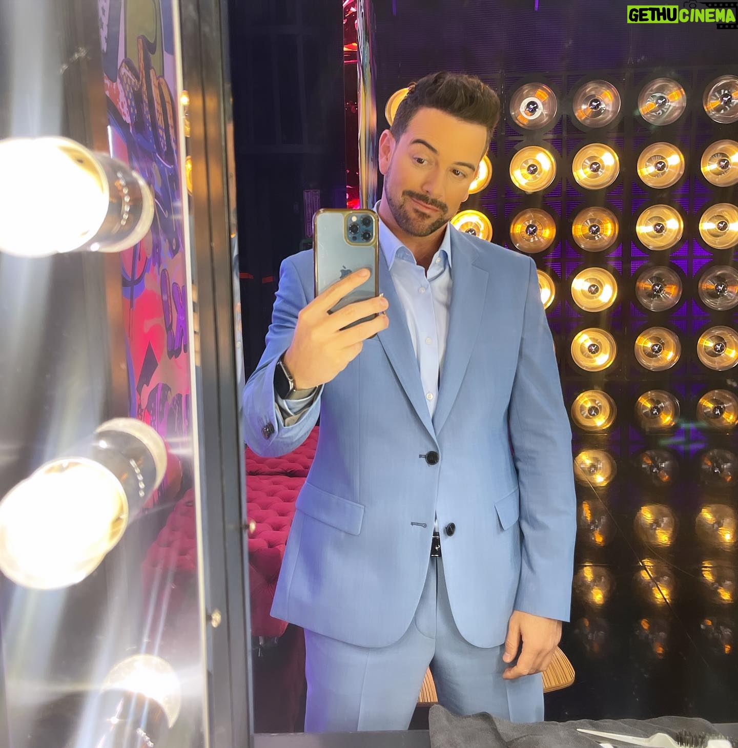 Mané de la Parra - 3K Likes - Una gala donde nos tocó bailar y volar como todo un 🐱😂😂! Me divertí muchísimo y espero que uds también ! Esta competencia se pone cada día mejor!gracias por hacer #miraquienbaila el programa favorito del primetime latino ! 👊🏼nos vemos el próximo domingo 7/6 centro por #univision! #smile #style #look #tvhost #tv