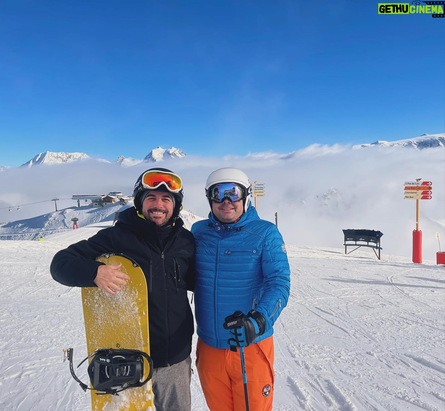 Mané de la Parra - 1.6K Likes - Que gran viaje queridos @emilio.gubo @guerrero.mayer por seguir compartiendo la vida y recolectando momentos ! Los quiero un chingo ! Hay que vivir la vida ahorita que solo el presente es verdad ! #familia #vacaciones #snowboard