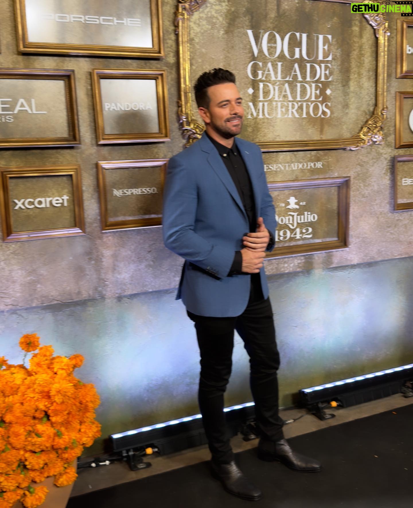 Mané de la Parra - 2.5K Likes - Foto dump de Gala de día de muertos @voguemexico
#style #smile #vogue #fashion 📸 @lidereslatinosmx @karlamartinezdesalas #galavogue