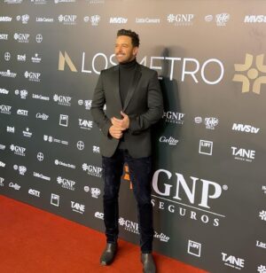 Mané de la Parra Instagram - Aquí unas fotitos de ayer en #losMetroGNP tirando look ….

📸#lidereslatinos #style #smile #look #tv #sonrie