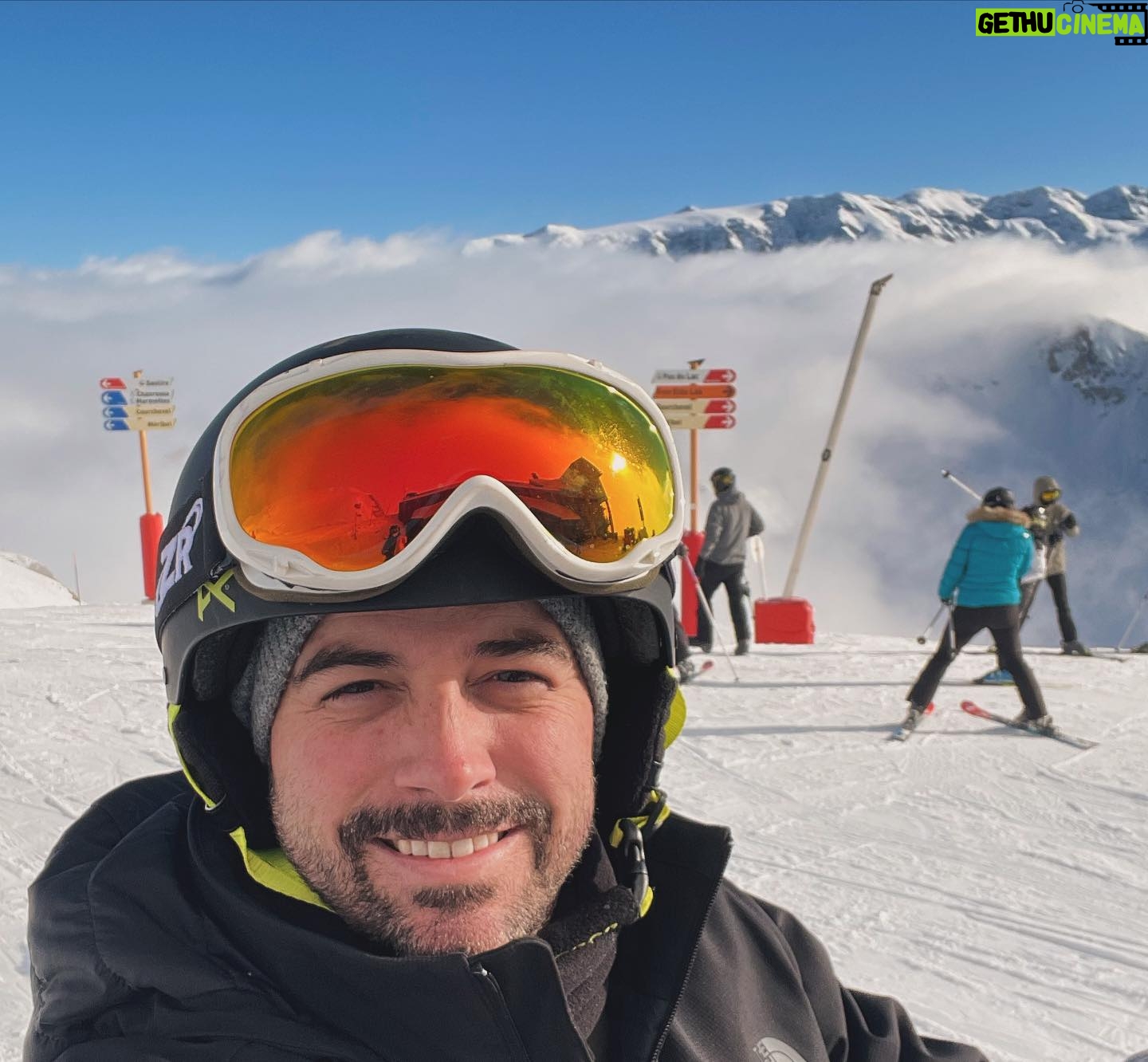Mané de la Parra - 1.6K Likes - Que gran viaje queridos @emilio.gubo @guerrero.mayer por seguir compartiendo la vida y recolectando momentos ! Los quiero un chingo ! Hay que vivir la vida ahorita que solo el presente es verdad ! #familia #vacaciones #snowboard