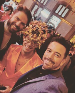 Mané de la Parra Instagram - Foto dump de Gala de día de muertos @voguemexico 
#style #smile #vogue #fashion 📸 @lidereslatinosmx @karlamartinezdesalas #galavogue