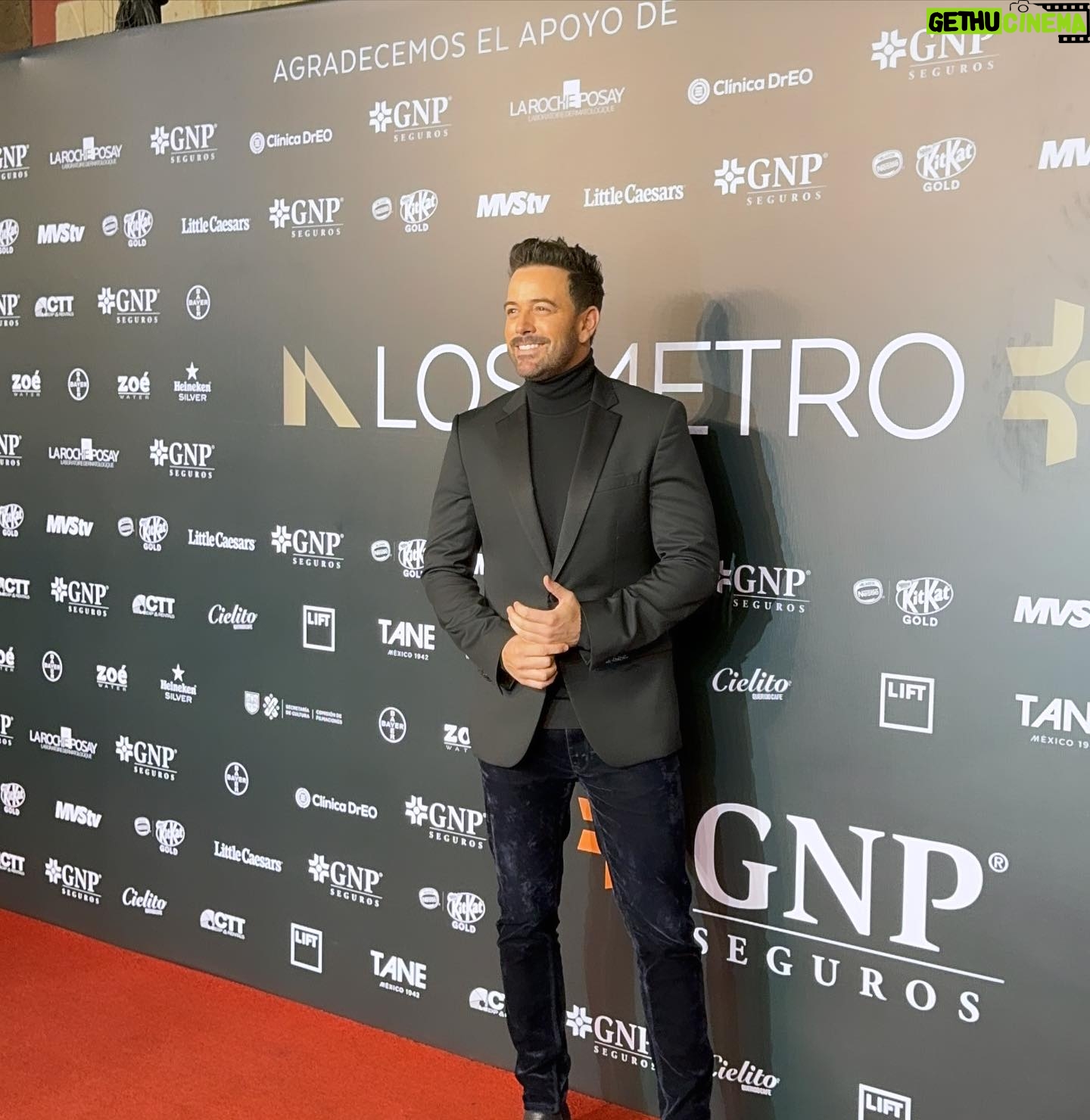 Mané de la Parra - 2.1K Likes - Aquí unas fotitos de ayer en #losMetroGNP tirando look ….
📸#lidereslatinos #style #smile #look #tv #sonrie