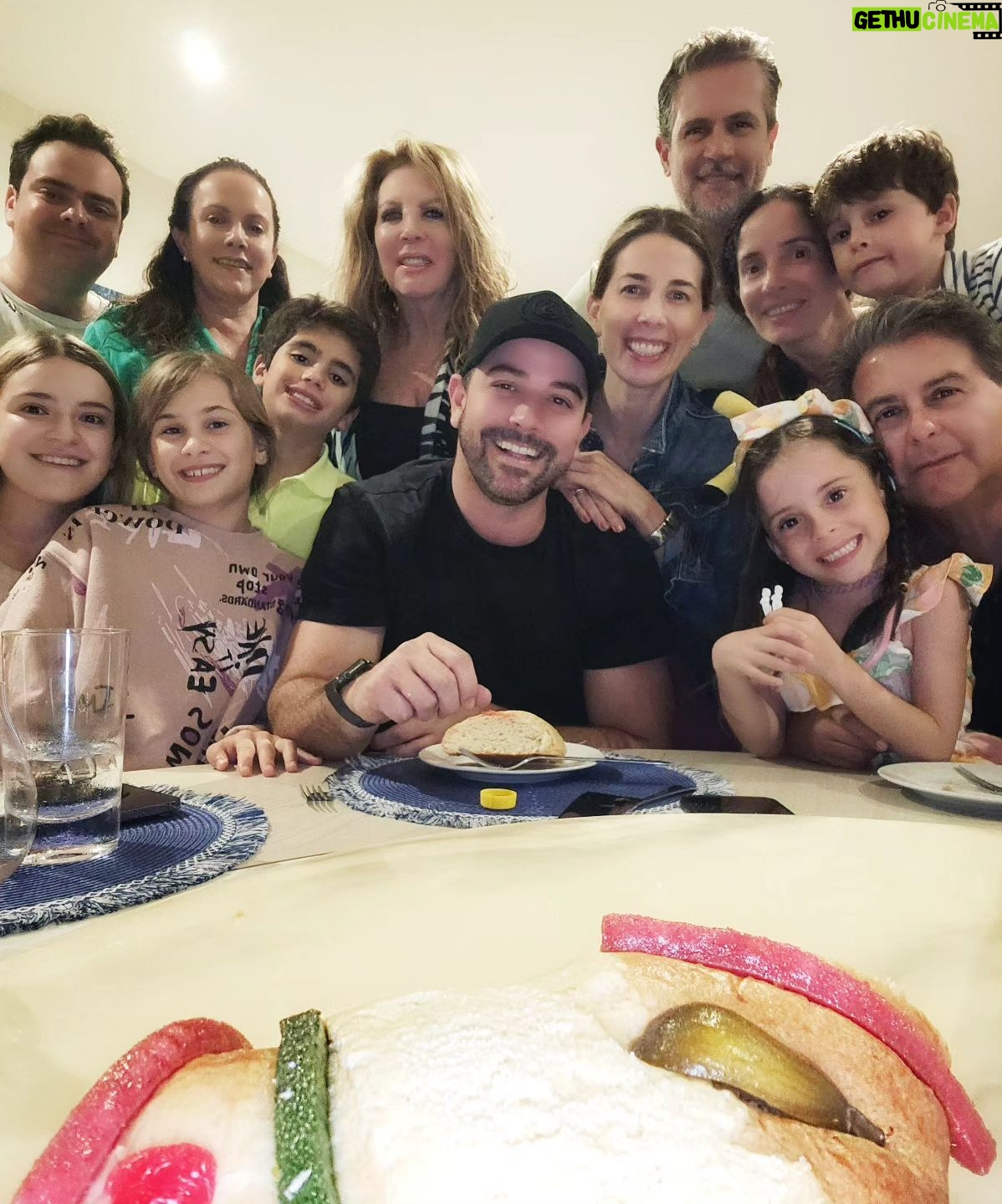Mané de la Parra - 2.2K Likes - Rosca de reyes familiar!! Se armo la Borjisa !! #familia #primos #roscadereyes
