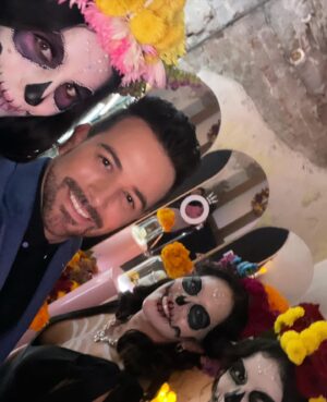 Mané de la Parra Instagram - Foto dump de Gala de día de muertos @voguemexico 
#style #smile #vogue #fashion 📸 @lidereslatinosmx @karlamartinezdesalas #galavogue