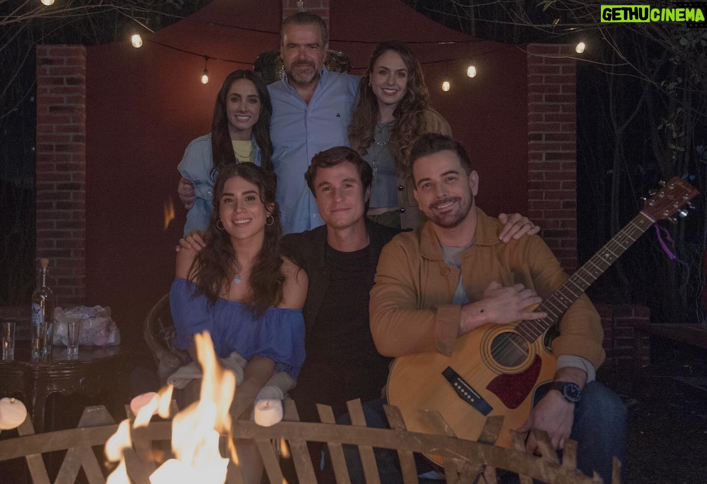 Mané de la Parra - 3.2K Likes - Nos estamos divirtiendo mucho grabando las escenas de esta historia que estamos segur@s les encantará. #MiAmorSinTiempo #Próximamente 6:30 p.m. MEX #ConLasEstrellas
@cmlaguillo ❤️🔥🕰️