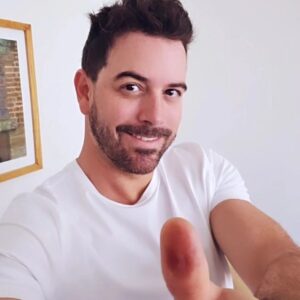 Mané de la Parra Instagram - YO YA VOTE !! Que ni las filas, el calor ,la contaminacion ni nada te detenga a expresar tu opinión en las urnas ! El voto es tuyo que nadie te diga que hacer !  Partícipa Hoy !!! Eres de los que decide o de los que se callan ? #vota