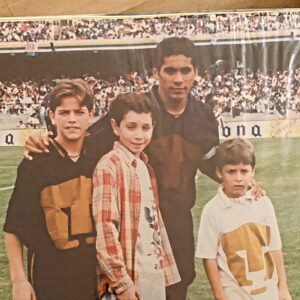 Mané de la Parra Instagram - Gran foto con el inmortal el único e irrepetible brody @jorgecamposof ídolo de las multitudes !! Me debes mi clase de golf !! Un abrazote con todo cariño y admiración! Este sábado ganamos!  #pumas #pumadesdelacuna #unam #pumasunam #tbt
