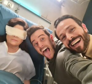 Mané de la Parra Instagram - Feliz cumpleaños #queen De nuestro corazón!! Aqui esta foto inedita que te tomamos #mundo @josemariatorreh y #nachito mientras ensayabamos la escena !! Jaja hay varias más! Te amo y doy gracias de tenerte en mi corazón!