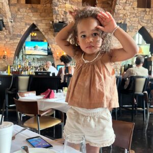 Manel Kape Instagram - Too Blessed to be Stressed 🫶🏾☀️🌹❤️👧🏾 .