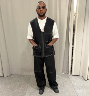 Manel Kape Instagram - Ready to kill this press conference #ufc293 

#sydney 
#ufc293
#starboy 
#rollsroycecullinan 
#louboutin