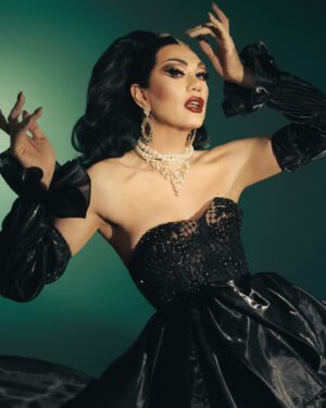 Manila Luzon Instagram - A bitch looks better in black 🖤
@manilaluzon photographed by @alansegui
assisted by @jeyooo_ @mileswency
styled by @miktabimina @lynus
wearing @jobdacon
#ShotAtStudioSegui @studiosegui
