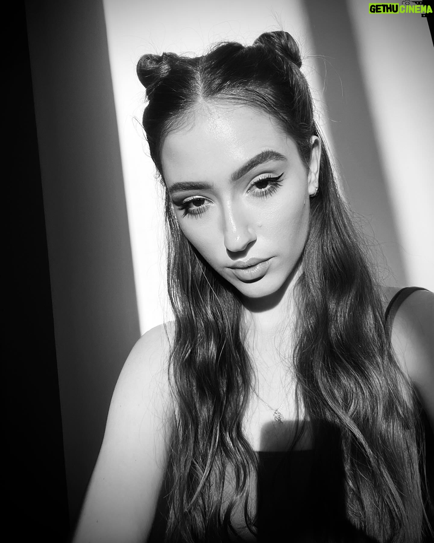 Manisa Tait - 430 Likes - Selfie dump ?