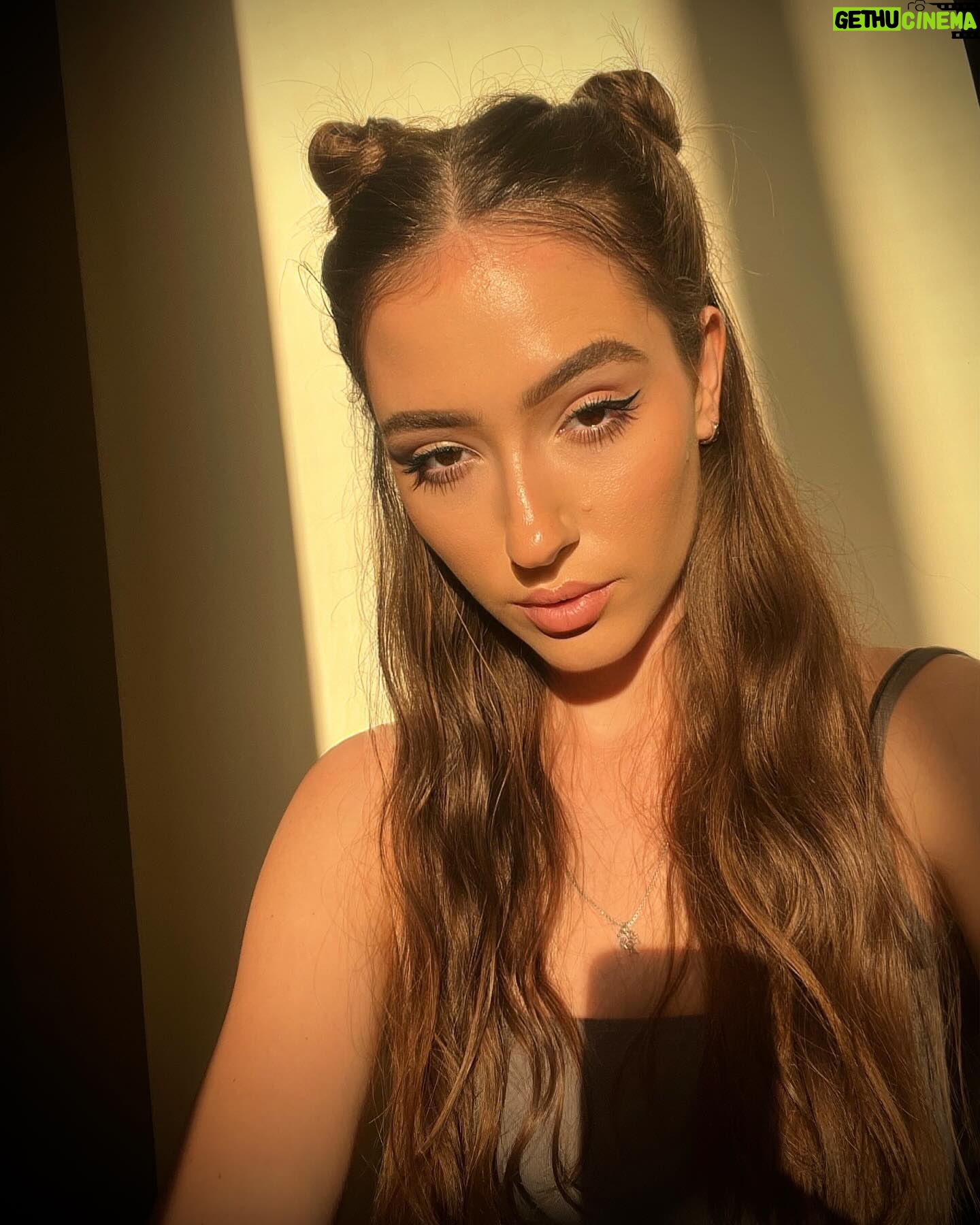 Manisa Tait - 430 Likes - Selfie dump ?