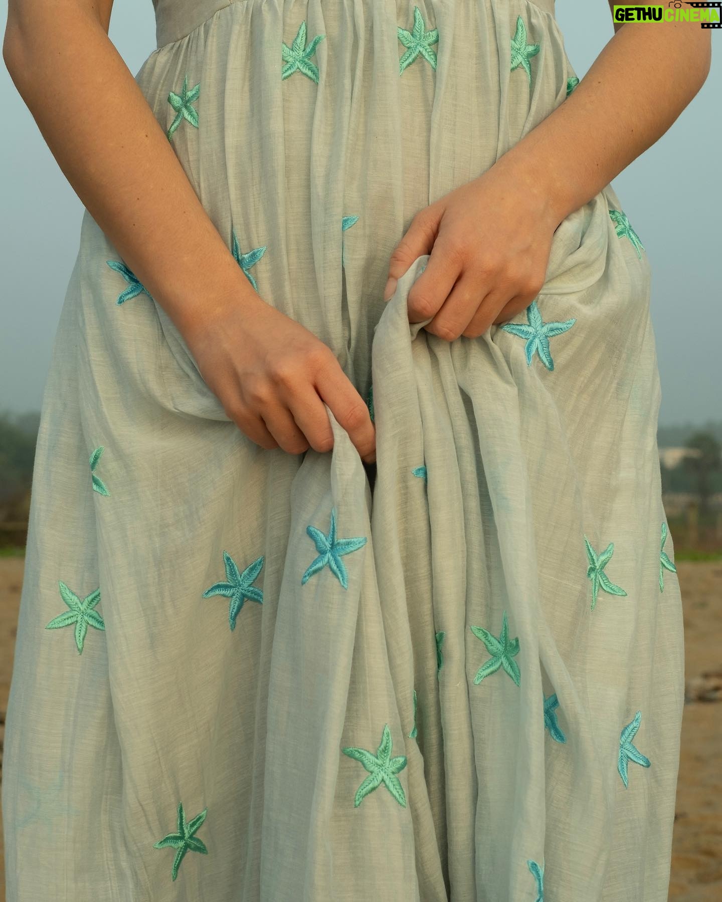 Manisa Tait - 447 Likes - Sand by the sea @mynaah.in 🐚🌴🌊✨