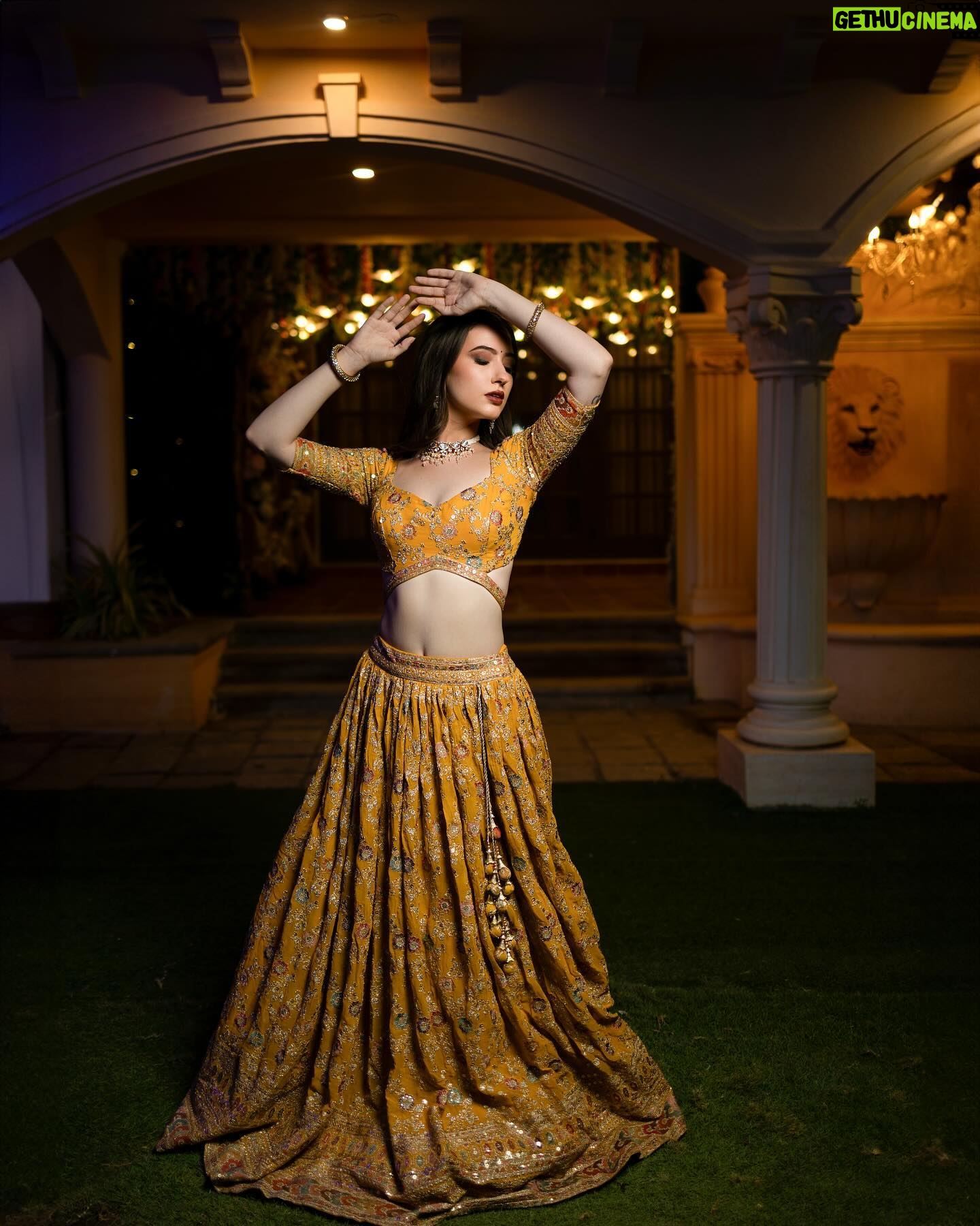 Manisa Tait - 463 Likes - 💛🕊️💫
For @manithiclothing
📸 @muraliphotographie
Makeup @artistrybydanu
Hair @sathya__makeupartistry
Location @thesecretgardenshootingspot
Special thanks to @sathya6040 @siva_rx