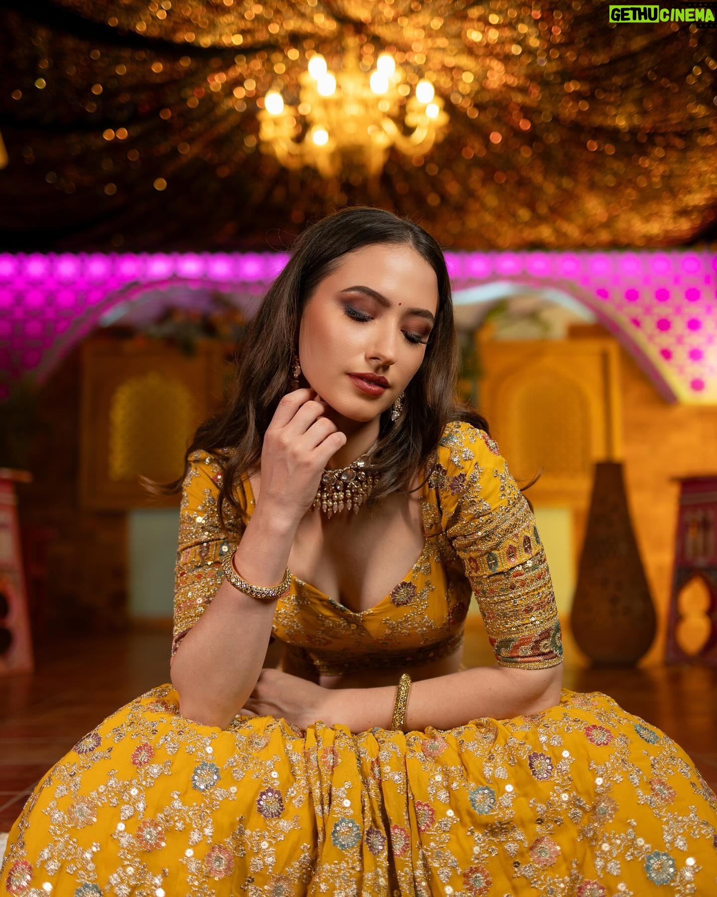 Manisa Tait - 463 Likes - 💛🕊️💫
For @manithiclothing
📸 @muraliphotographie
Makeup @artistrybydanu
Hair @sathya__makeupartistry
Location @thesecretgardenshootingspot
Special thanks to @sathya6040 @siva_rx
