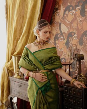 Manisa Tait Instagram - Only thing really worth chasing is a dream 🌠Photographer @weddinghouseofaa 
Mua @keerthiz_makeover 
Hair @shalini_hairartist 
Saree @sundari_silks 
Jewellery @vivahbridalcollections 
Drape @sareedrapistchennai 
Style @hannah.glory
Studio @arangaa.space
Team @aesthetic_aasari @balaji_padmanaban
#fashionmodel #modeling #commercial #reels #insta #instagram #photography #weddingphotography #sareelove